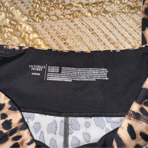 Victoria's Secret Leopard Print Pocket Leggings - Picture 6 of 6